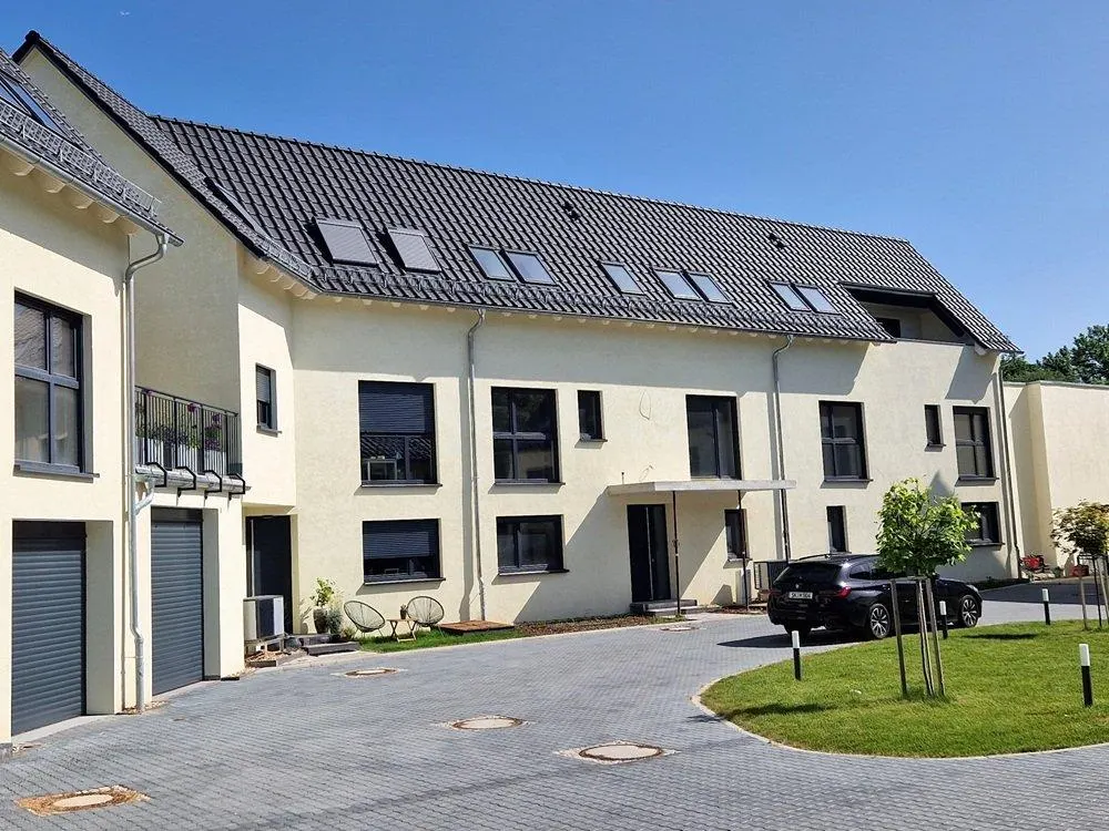 Einzigartig! Wunderschöne 4-Zimmer-Wohnung mit Dachterrasse zu vermieten!