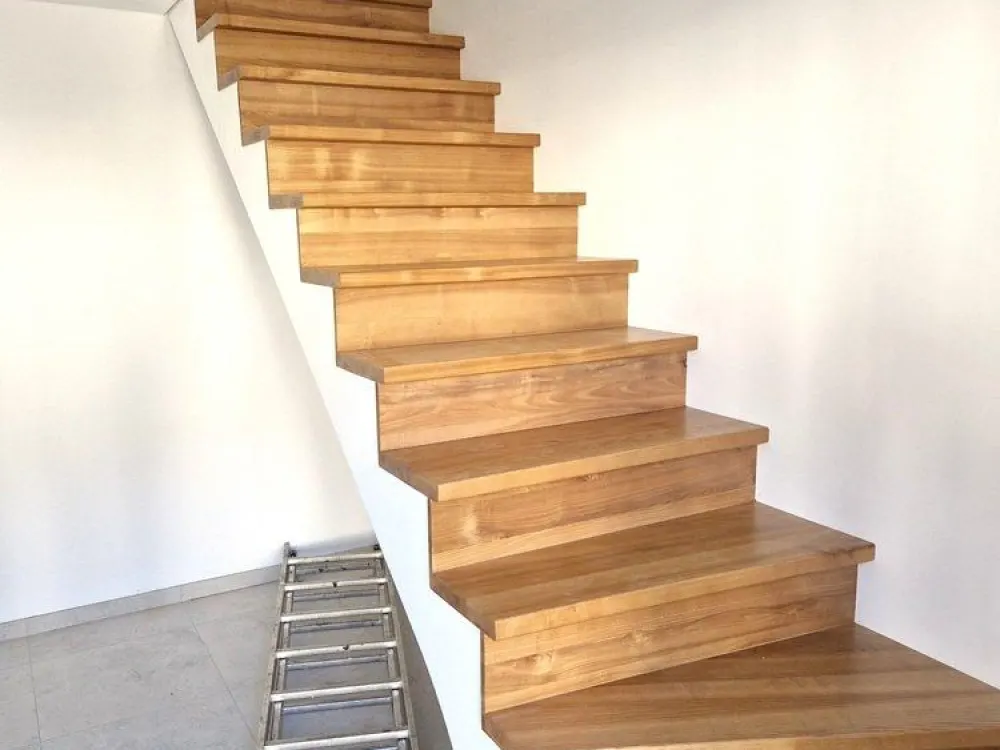 Einzigartig! Wunderschöne 4-Zimmer-Wohnung mit Dachterrasse zu vermieten!