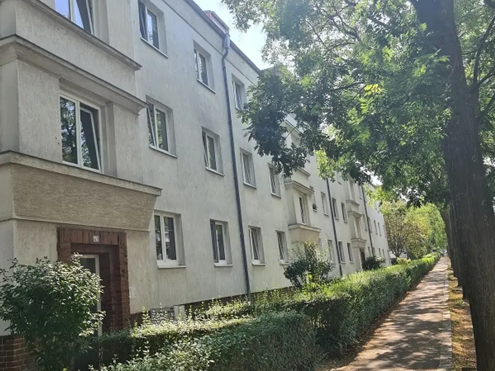 Bright, Spacious 2-Room Apartment in Dresden-Naußlitz
