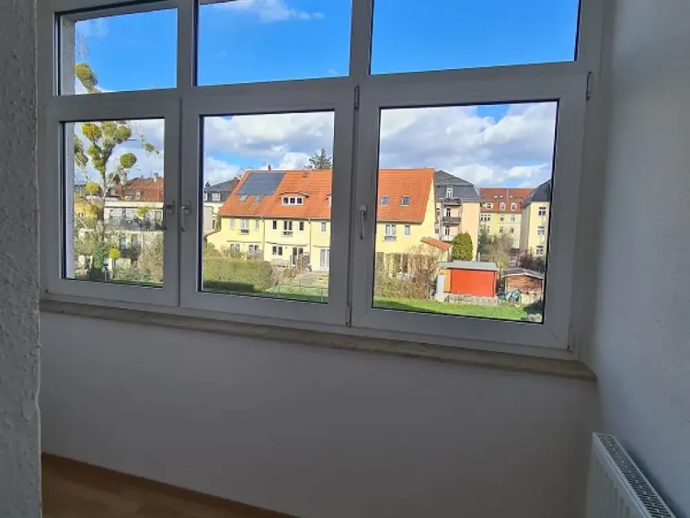 Bright, Spacious 2-Room Apartment in Dresden-Naußlitz