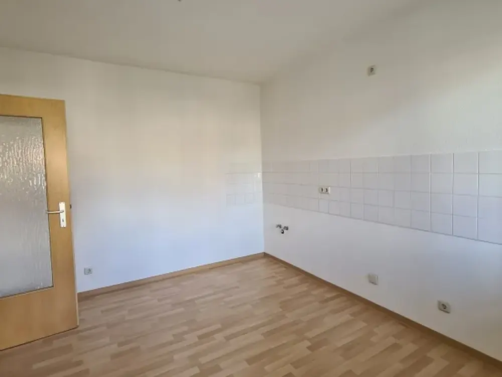 Bright, Spacious 2-Room Apartment in Dresden-Naußlitz
