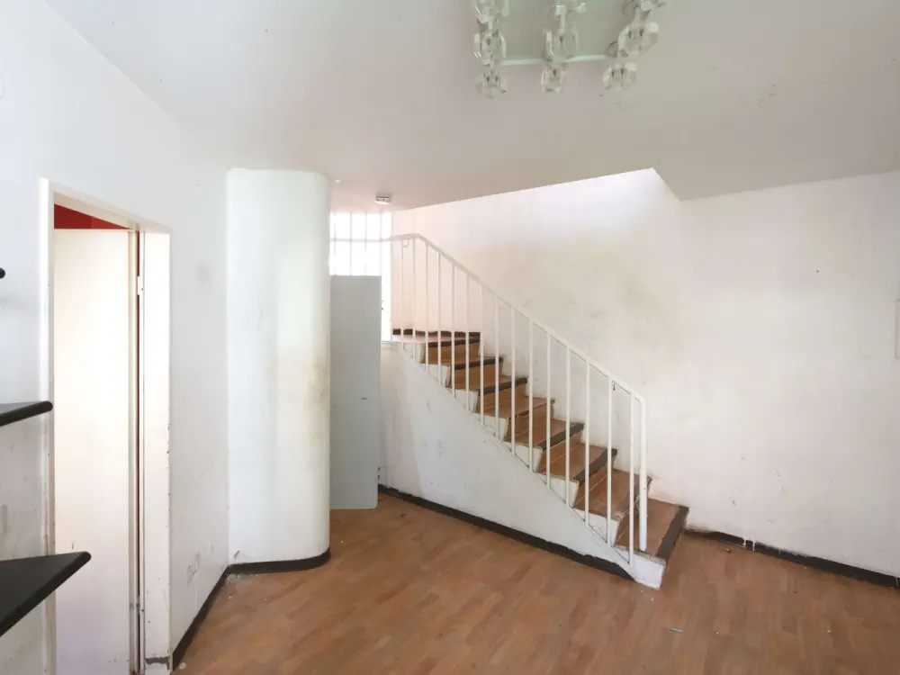 Großzügige 6-Zimmer-Maisonette mit Gestaltungsspielraum, WBS mit Dringlichkeit erforderlich
