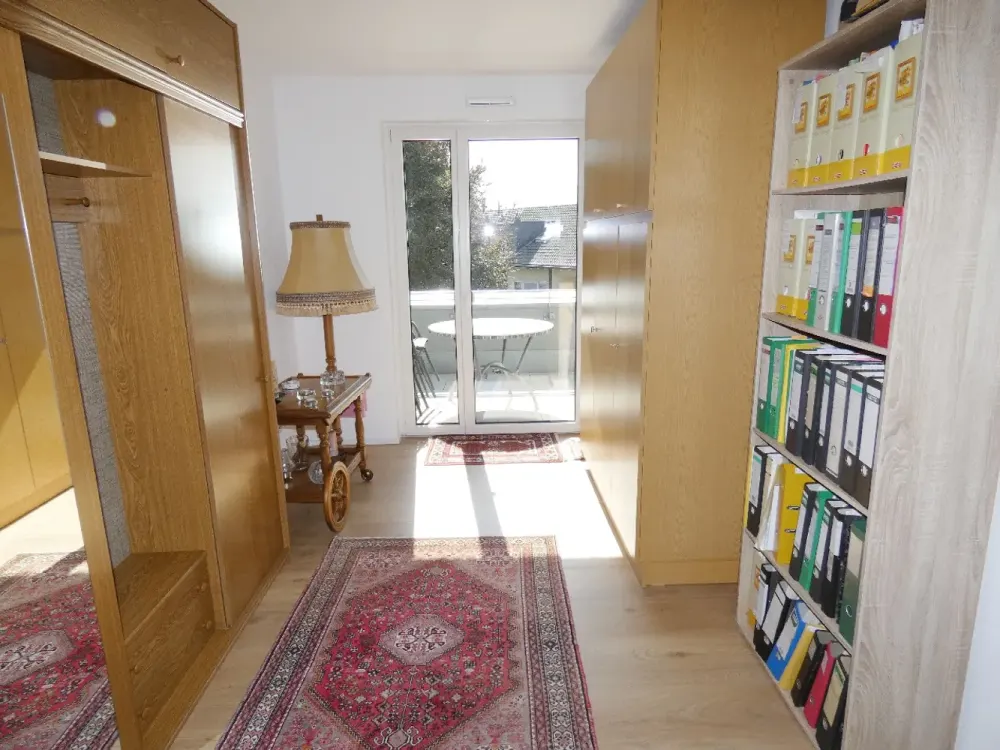 Modern 4-Room Penthouse Apartment with Built-in Kitchen, Elevator and Large Roof Terrace