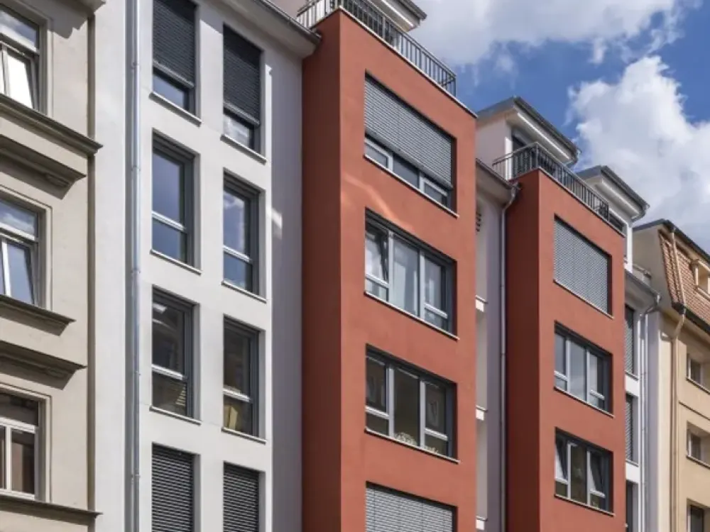 High-quality new building with elevator and balcony!