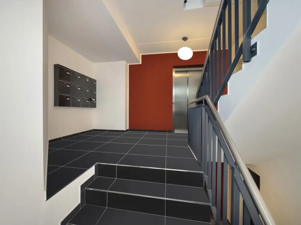 High-quality new building with elevator and balcony!