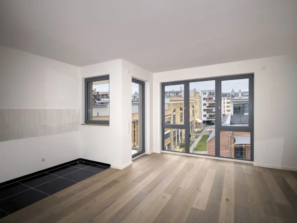 High-quality new building with elevator and balcony!