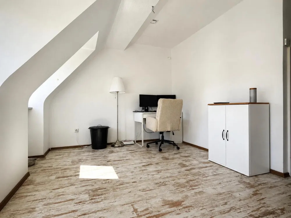 Hell. Modern. Charmant. Dachgeschosswohnung mit besonderem Wohngefühl