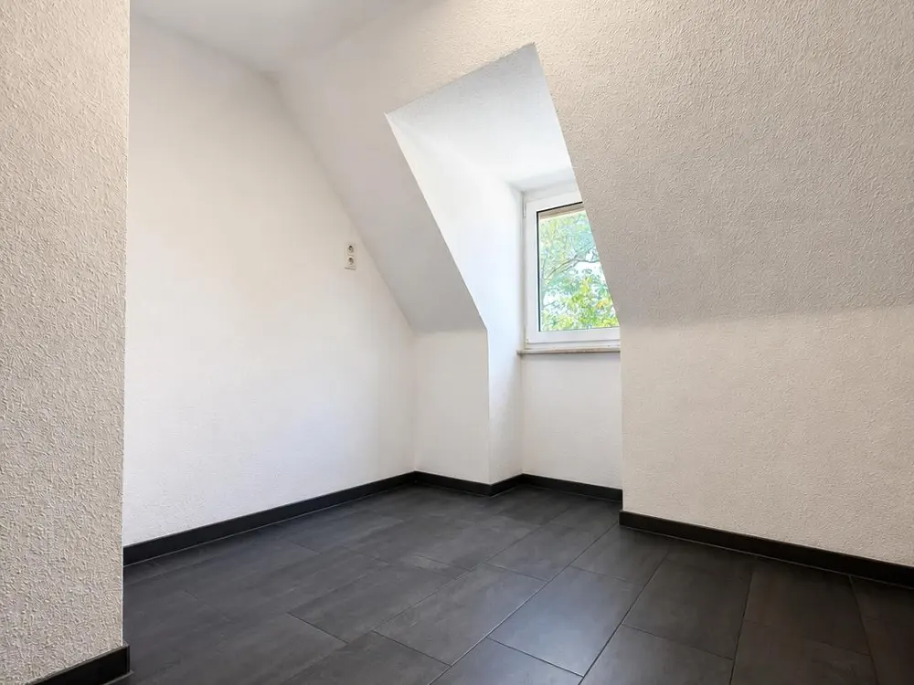 Hell. Modern. Charmant. Dachgeschosswohnung mit besonderem Wohngefühl