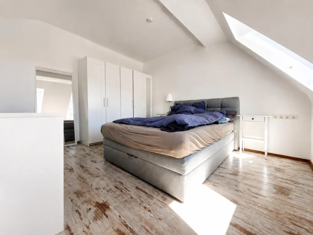 Hell. Modern. Charmant. Dachgeschosswohnung mit besonderem Wohngefühl