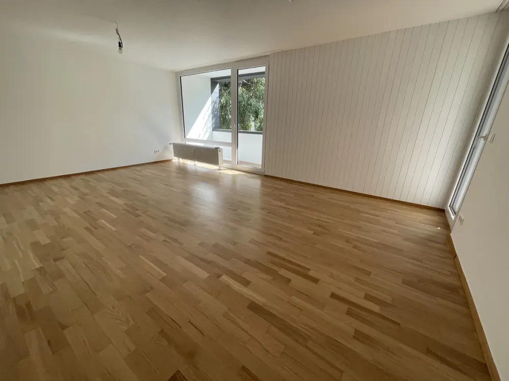 Helle renovierte 3,5 Zimmer Wng mit EBK - Balkon - Parkett