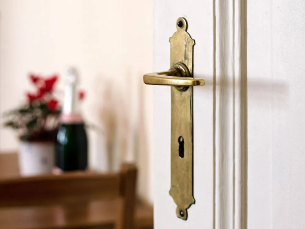 1 WG-Zimmer nur für Frauen für 1 Jahr. Bevorzugt Pendler.