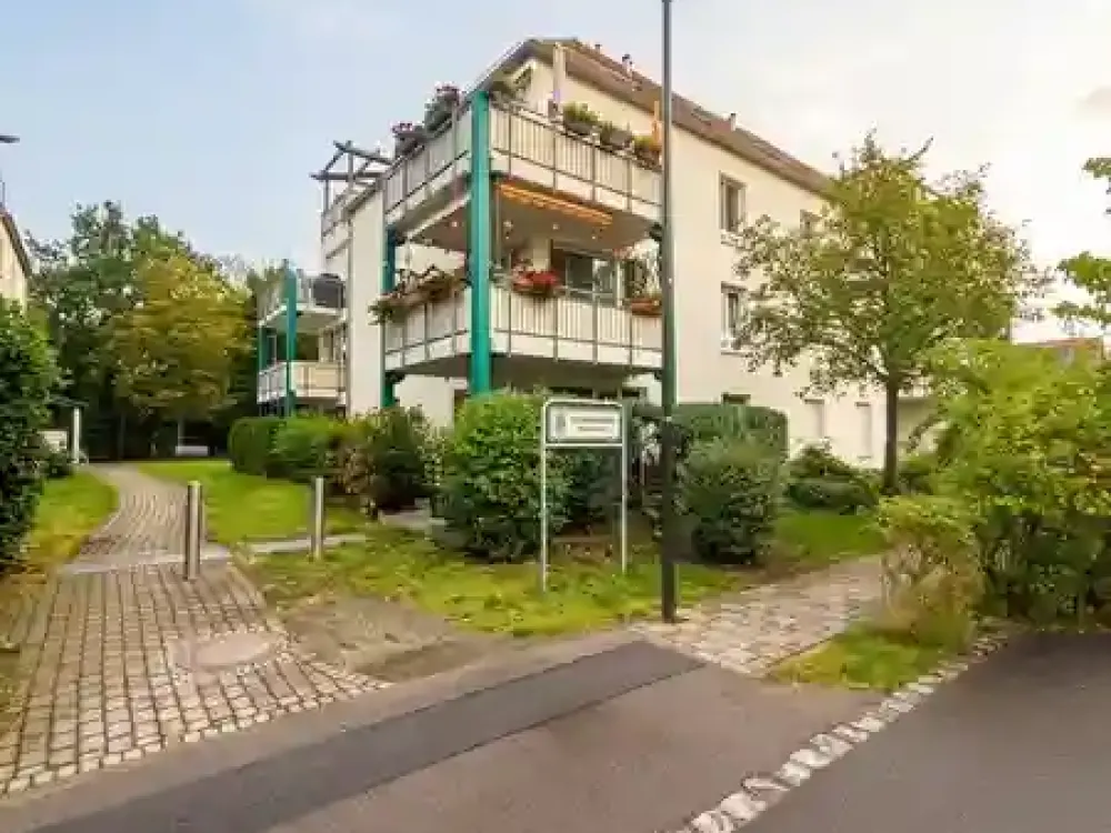 Lichtdurchflutete Wohlfühloase mit Ost-Terrasse, Abstellraum & Tiefgarage in Top-Lage Markkleebergs