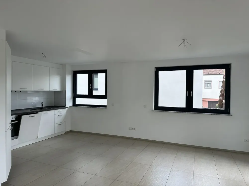 Moderne 3,5 Zimmer-Wohnung mit Balkon