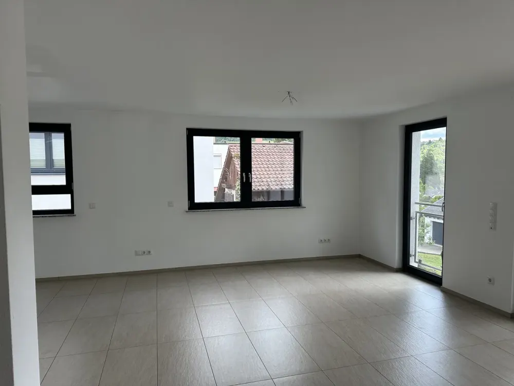 Moderne 3,5 Zimmer-Wohnung mit Balkon
