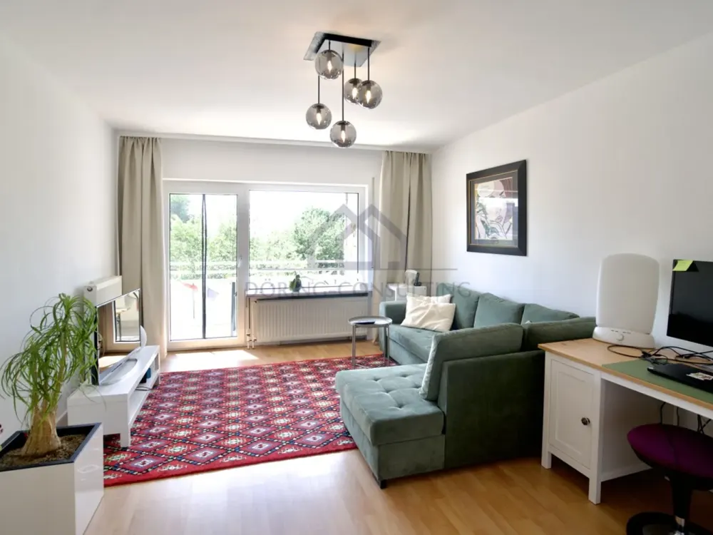 Schöne 4,5-Zi-Wohnung mit Balkon und Garage in Feldrandlage