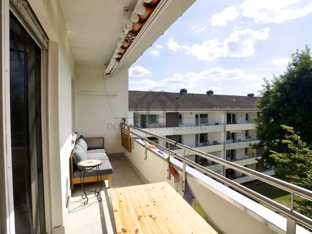 Schöne 4,5-Zi-Wohnung mit Balkon und Garage in Feldrandlage