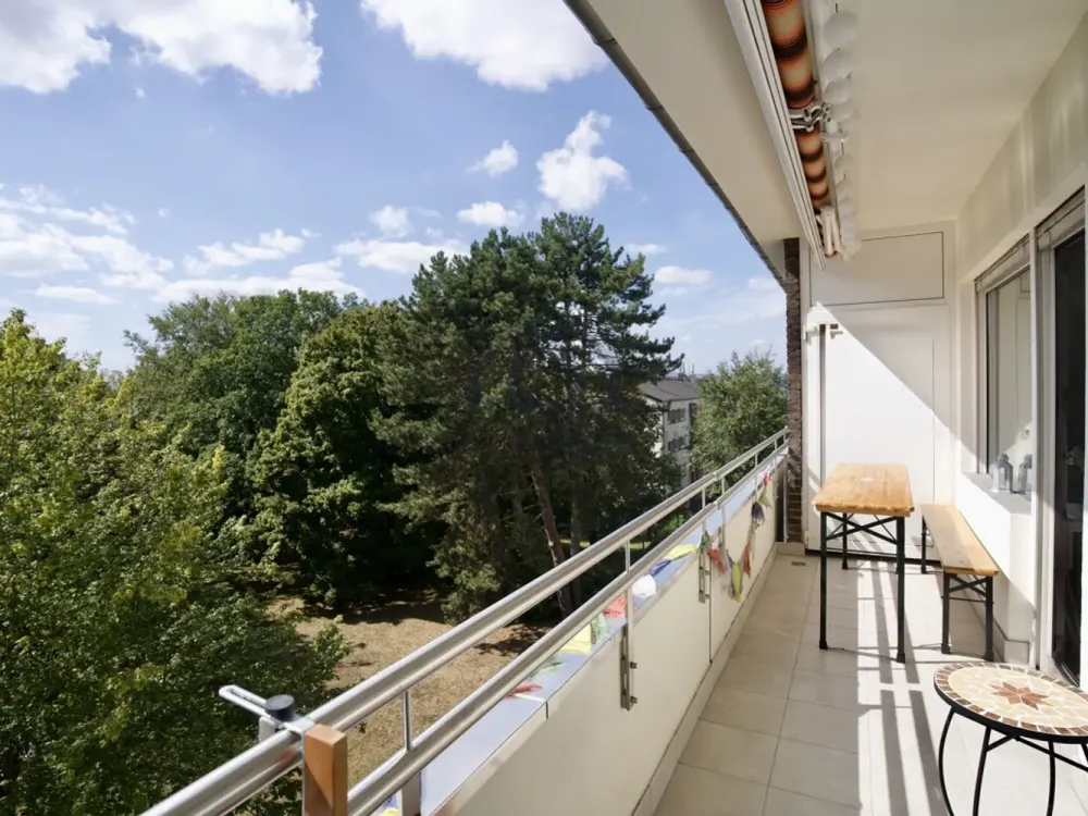Schöne 4,5-Zi-Wohnung mit Balkon und Garage in Feldrandlage