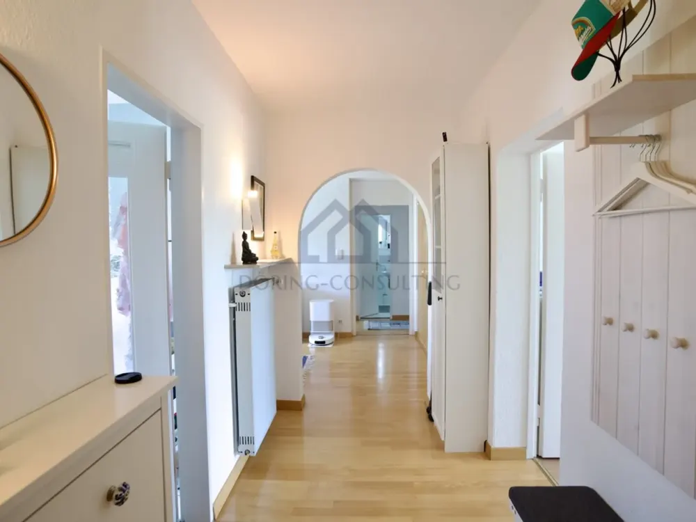 Schöne 4,5-Zi-Wohnung mit Balkon und Garage in Feldrandlage