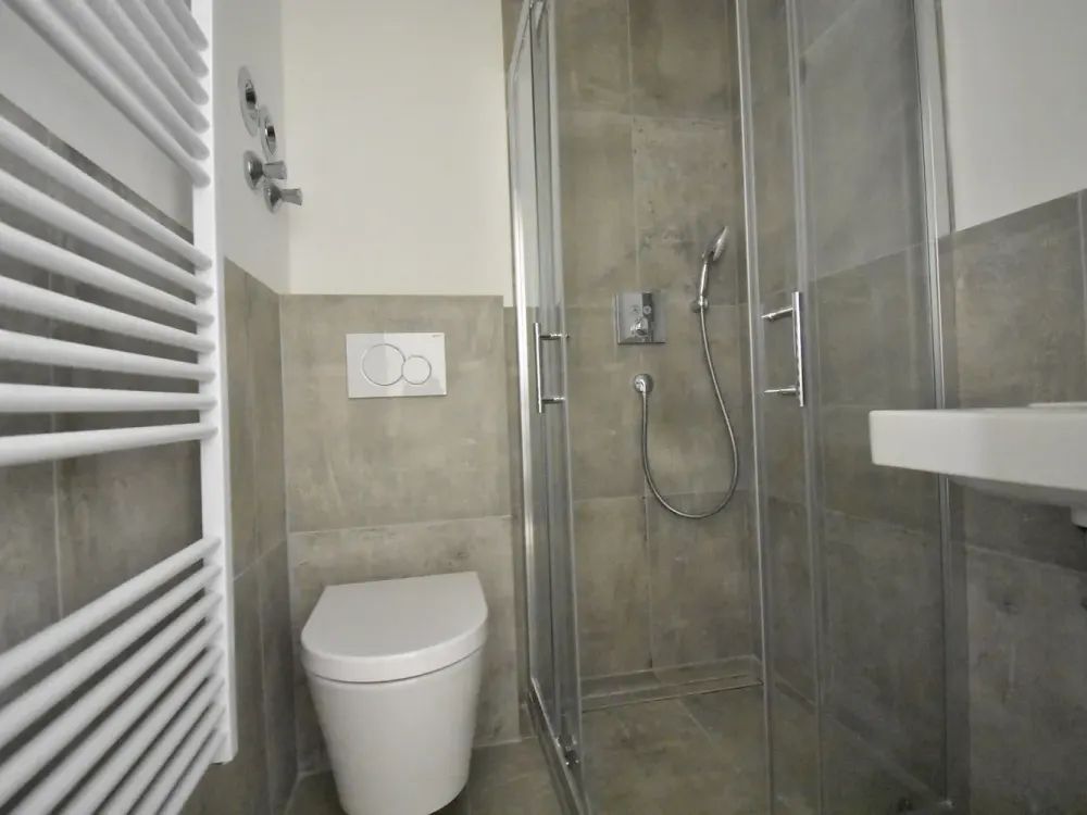 ERSTBEZUG nach Sanierung! Modernes Apartment in zentraler Lage zu vermieten