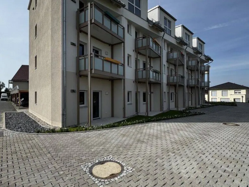 Arnsdorf bei Dresden - 2 Raumwohnung im Erstbezug mit Parkett, Balkon und Einbauküche