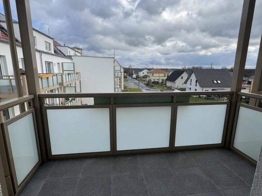 Arnsdorf bei Dresden - 2 Raumwohnung im Erstbezug mit Parkett, Balkon und Einbauküche