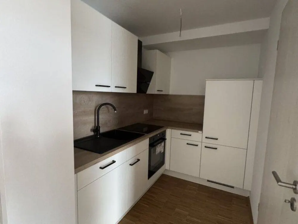Arnsdorf bei Dresden - 2 Raumwohnung im Erstbezug mit Parkett, Balkon und Einbauküche