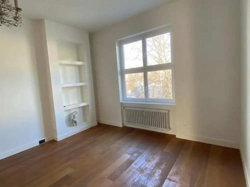 3-Zimmer-Wohnung, Altbau mit Balkon und Einbauküche in Frankfurt am Main