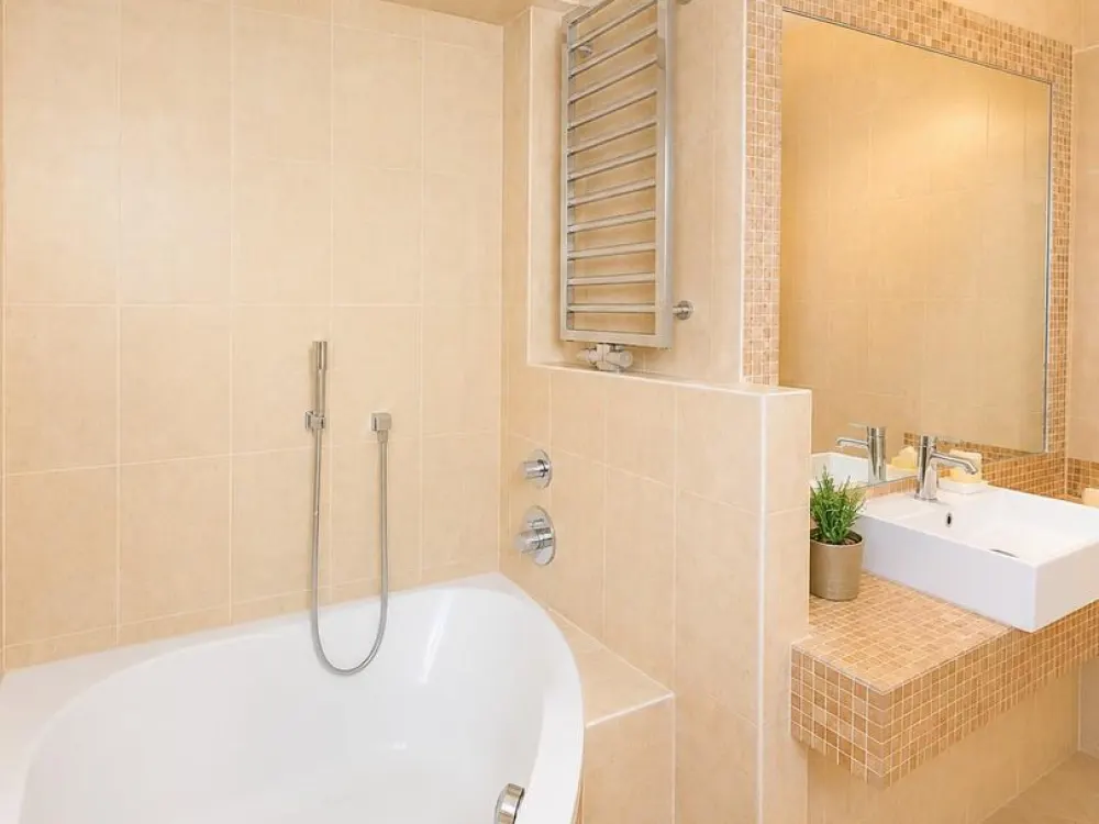 3-Zimmer-Wohnung, Altbau mit Balkon und Einbauküche in Frankfurt am Main