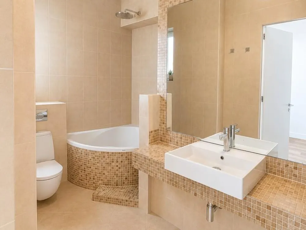 3-Zimmer-Wohnung, Altbau mit Balkon und Einbauküche in Frankfurt am Main