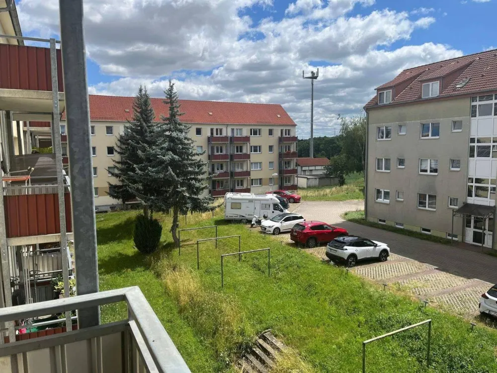 Frisch renovierte 2-Raum Wohnung mit optimaler Bahnanbindung
