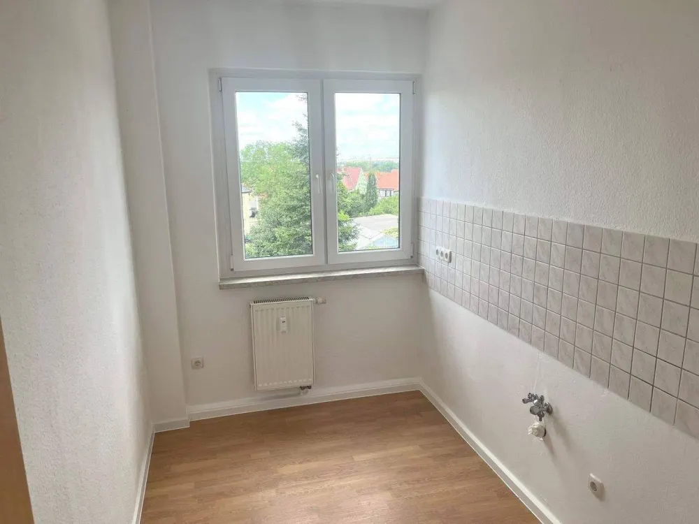 Frisch renovierte 2-Raum Wohnung mit optimaler Bahnanbindung