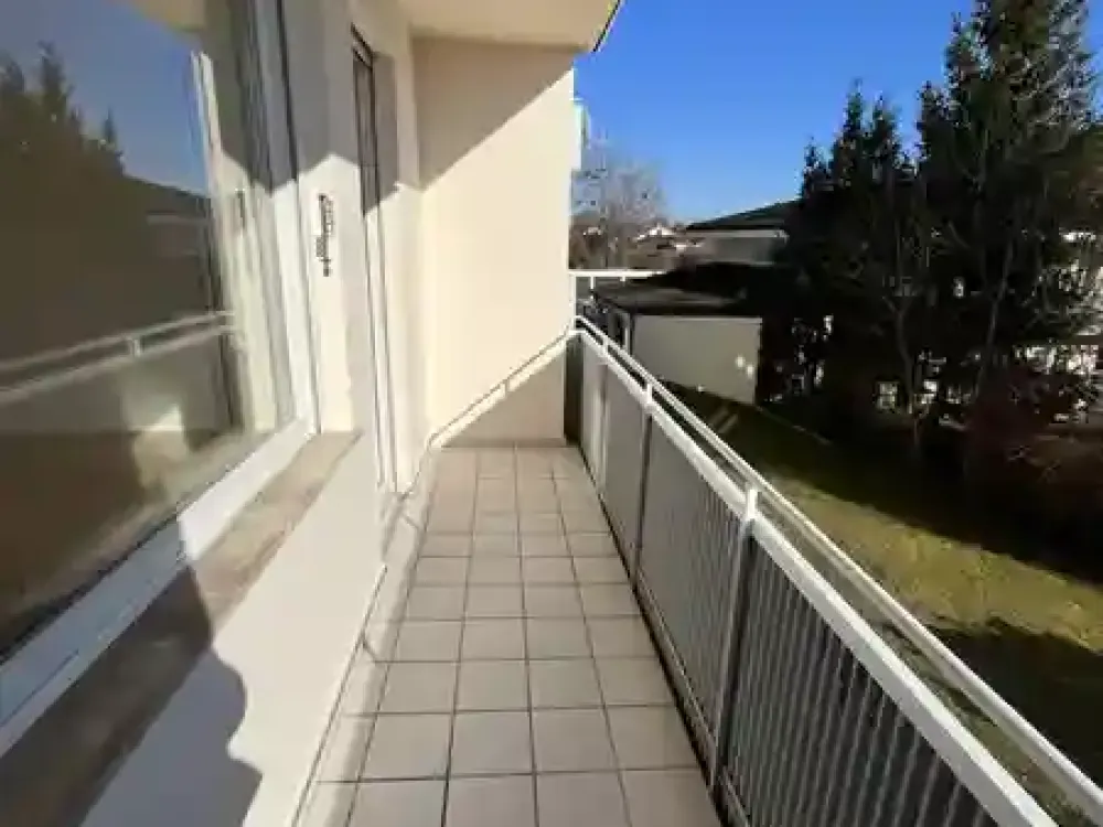 4-Zimmer Wohnung mit Balkon (auch als Mitarbeiterunterkunft)