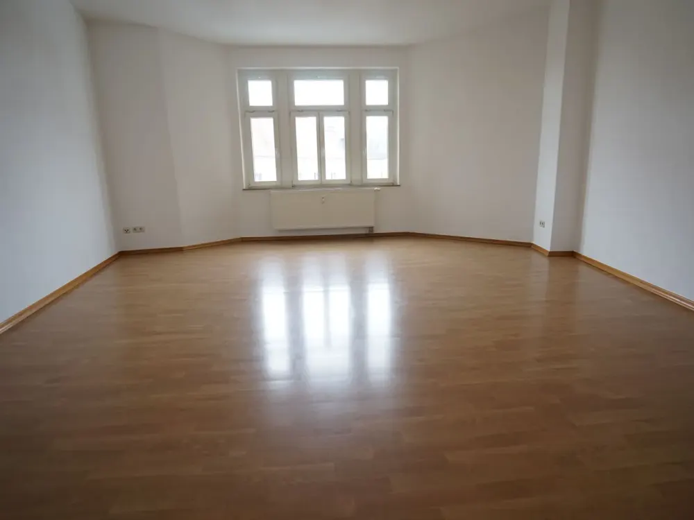 2-Room Apartment with Fitted Kitchen and Balcony