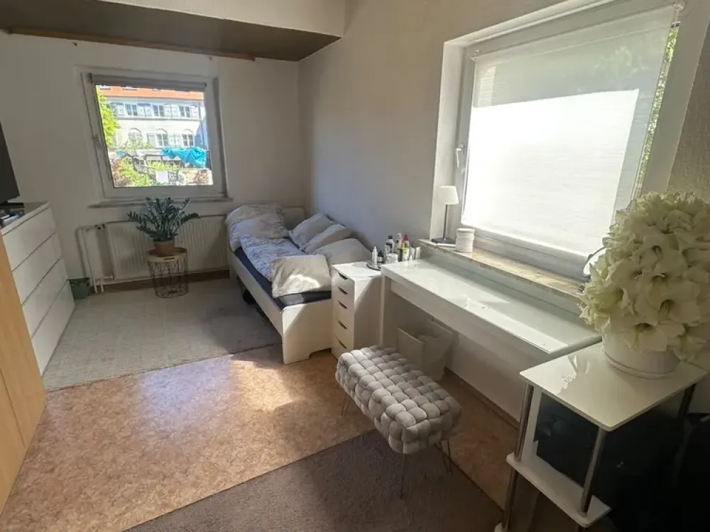 Stilvolle WG Wohnung mit Einbauküche, Möbliert in Nürnberg Südstadt