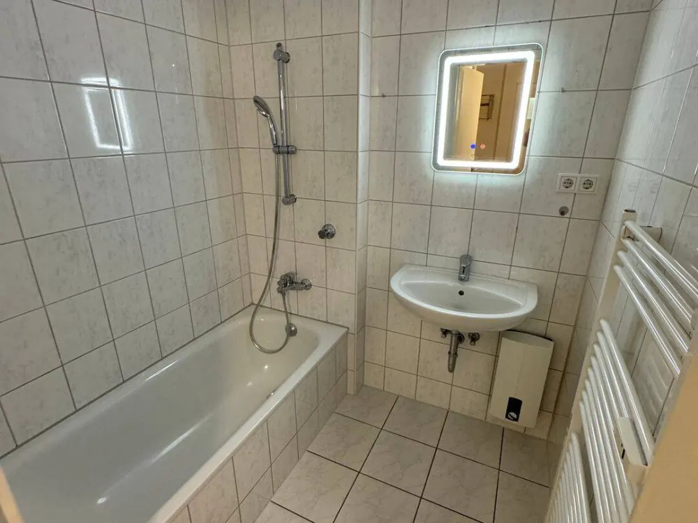 Ihr neues Zuhause :Helle 3-Zimmer-Wohnung im EG/Hochparterre