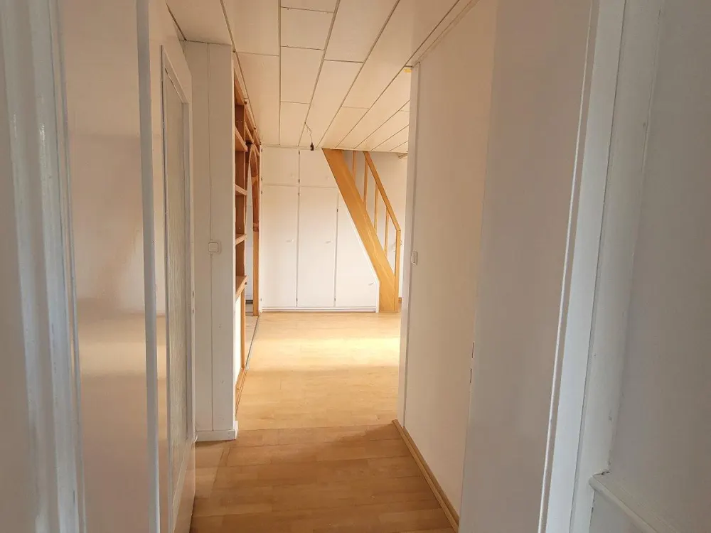 gemütliche Dachgeschoßwohnung in Duisburg Süd mit 2 Schlafzimmern