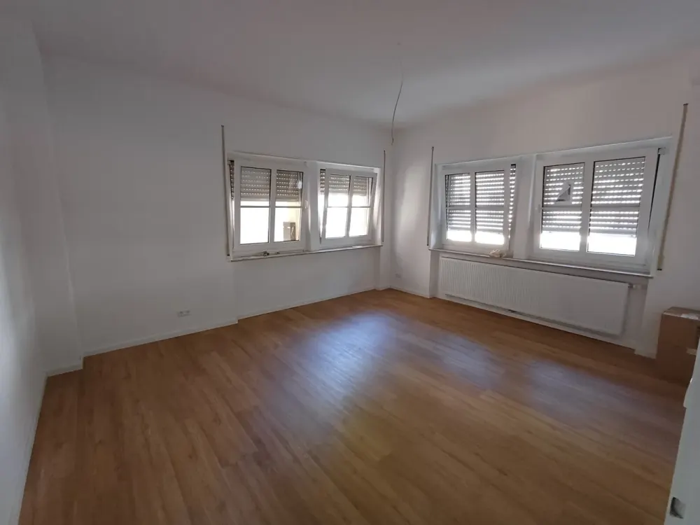 Erstbezug nach Sanierung, helle 2 Zimmer EG Wohnung in Bad Cannstatt