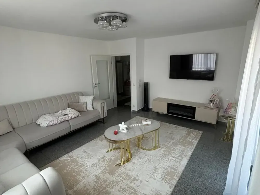 Moderne 2-Zimmer-Wohnung mit Balkon, neuwertig & gehoben ausgestattet