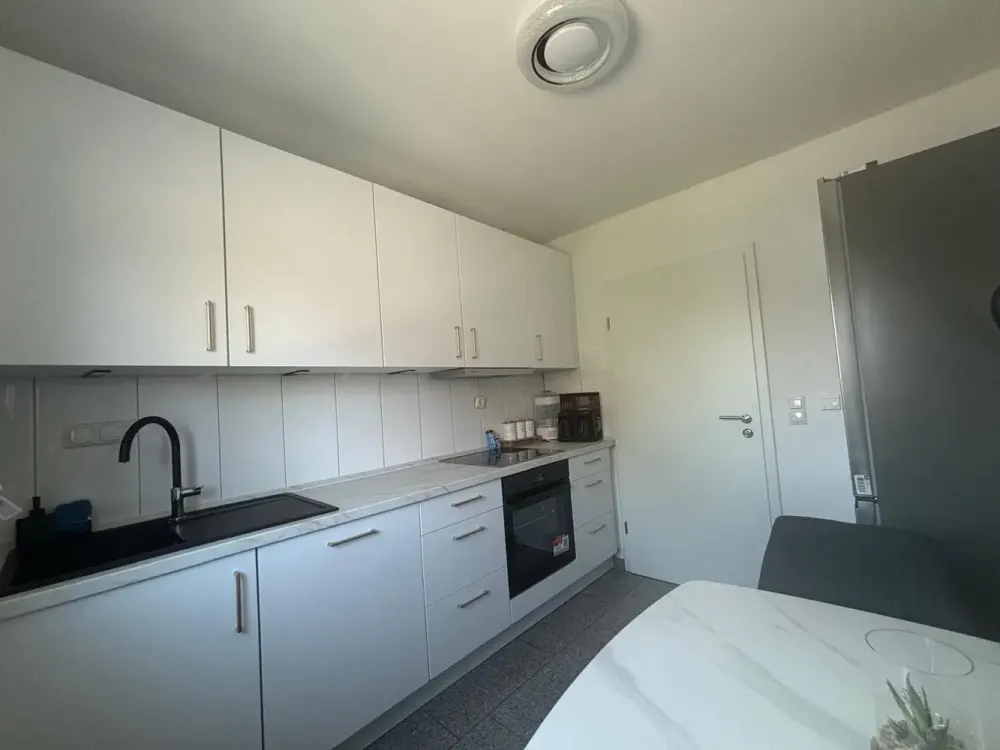 Moderne 2-Zimmer-Wohnung mit Balkon, neuwertig & gehoben ausgestattet