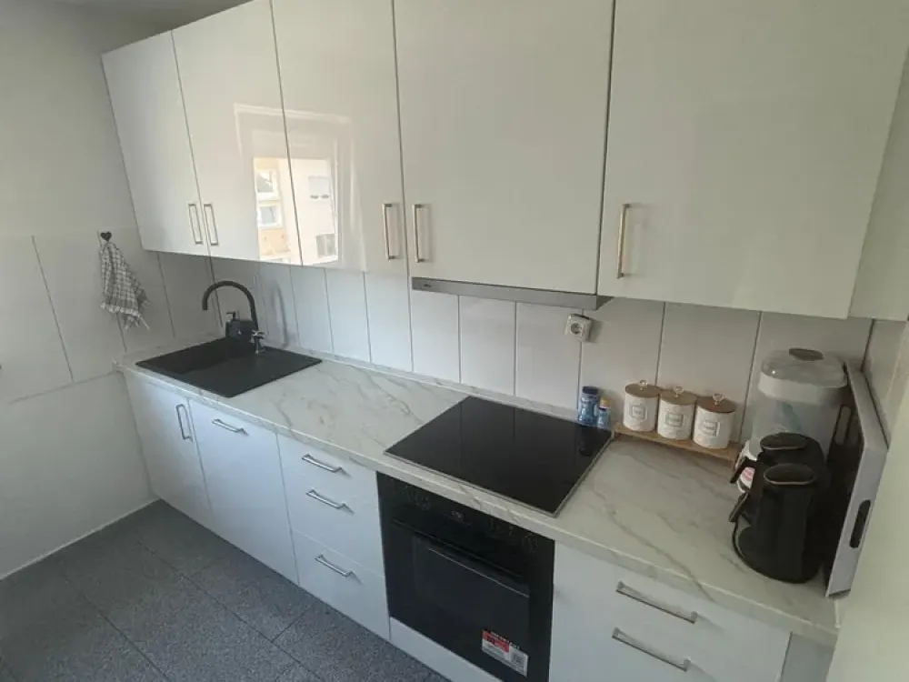 Moderne 2-Zimmer-Wohnung mit Balkon, neuwertig & gehoben ausgestattet