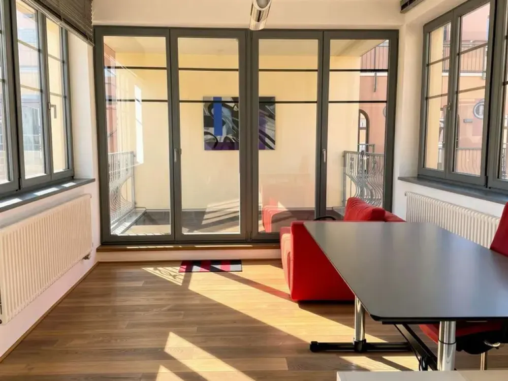 Großzügige Fünf-Zimmer-Wohnung im dritten Obergeschoss