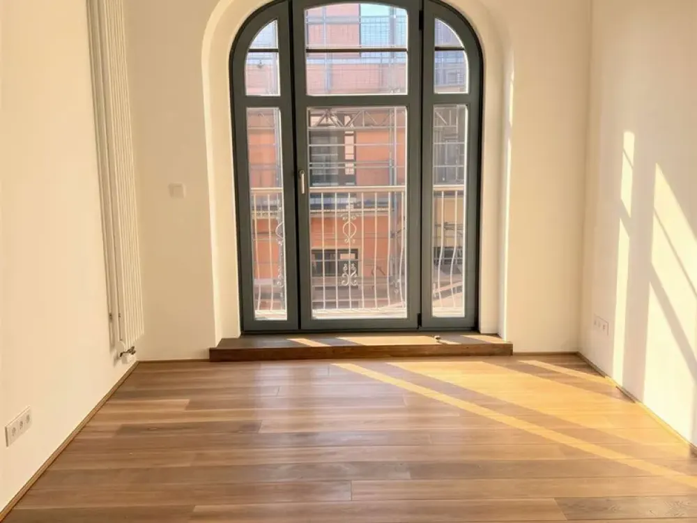 Großzügige Fünf-Zimmer-Wohnung im dritten Obergeschoss