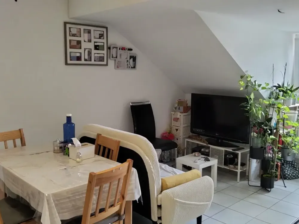 Schöne 2-Zi-DG-Whg mit EBK, 3min zu U-Bhf Heddernheim