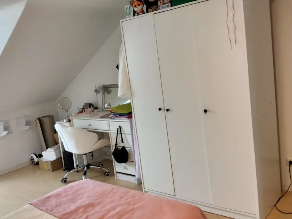 Schöne 2-Zi-DG-Whg mit EBK, 3min zu U-Bhf Heddernheim