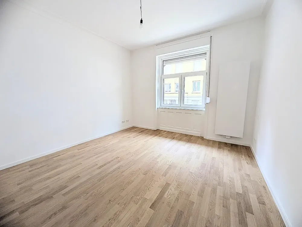 *Soeben modernisiert: Hübsche, komfortable 3-Zi.-Whg. mit Balkon und EBK in Bad Cannstatt*