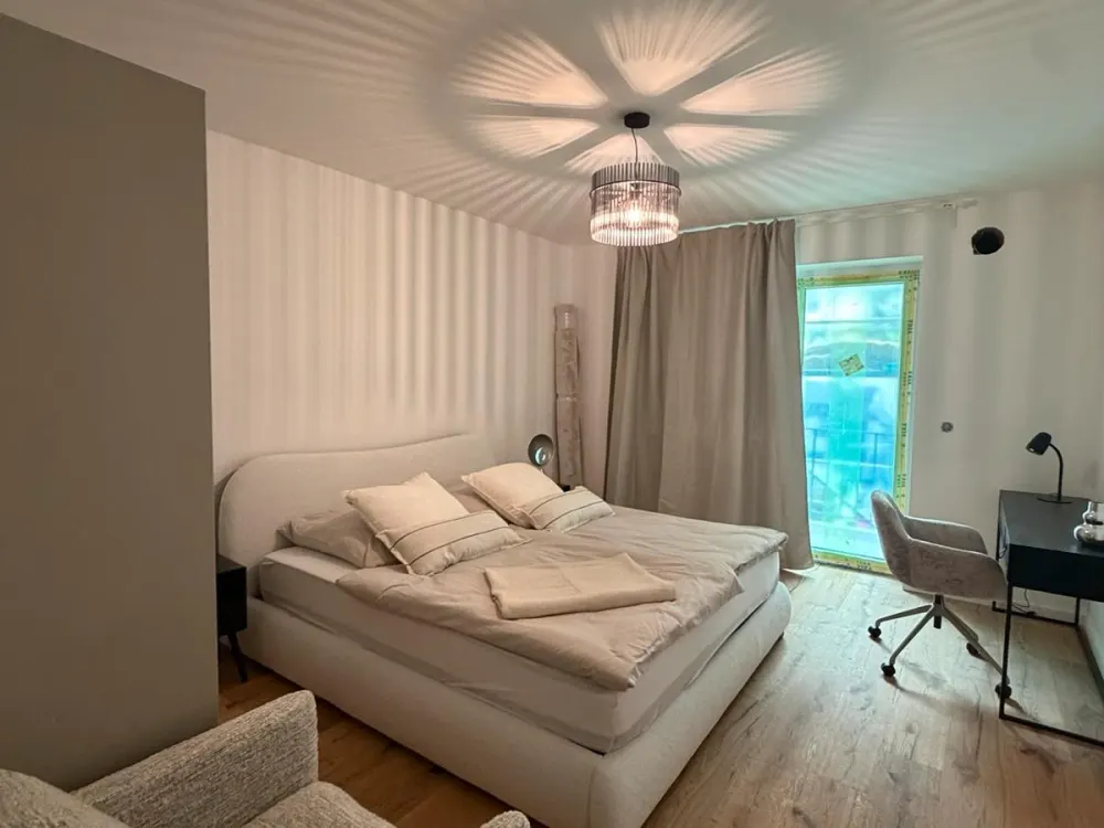 Möblierte Kernsanierte 2-Zimmer-Wohnung mit Balkon und hochwertiger Ausstattung im Zentrum