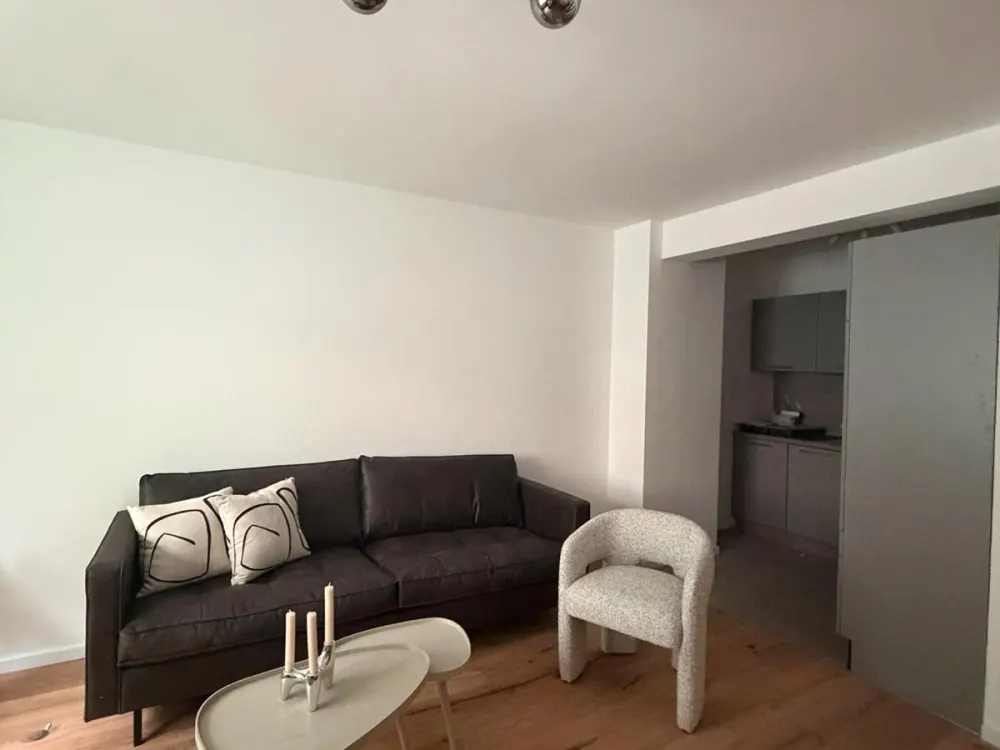 Möblierte Kernsanierte 2-Zimmer-Wohnung mit Balkon und hochwertiger Ausstattung im Zentrum