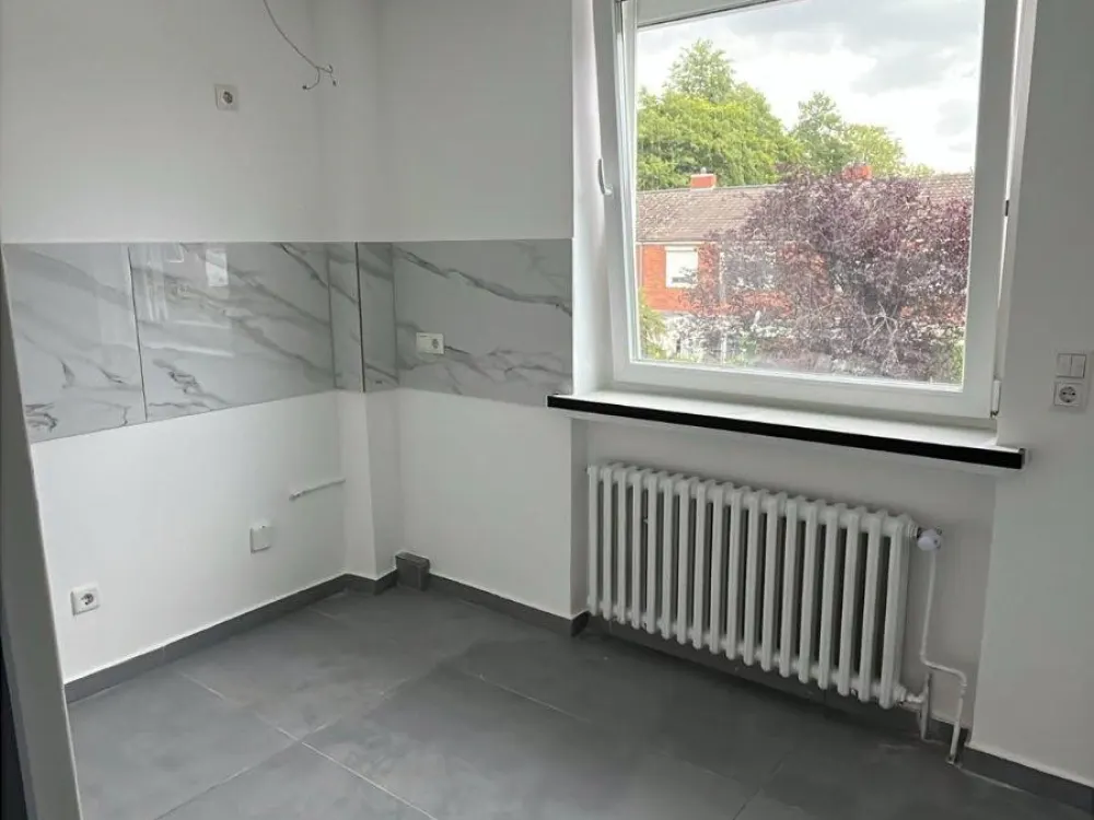 Completely Renovated 3-Room Apartment for Rent in Bremen-Grolland