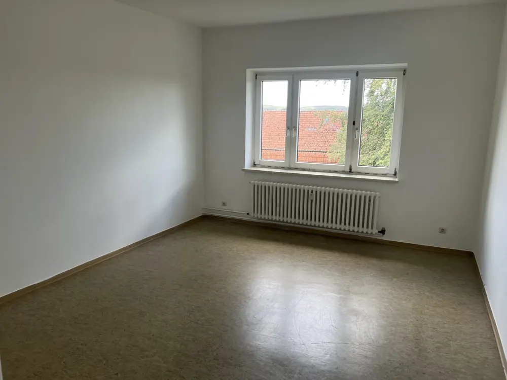 4-Zimmerwohnung im Erdgeschoss unrenoviert