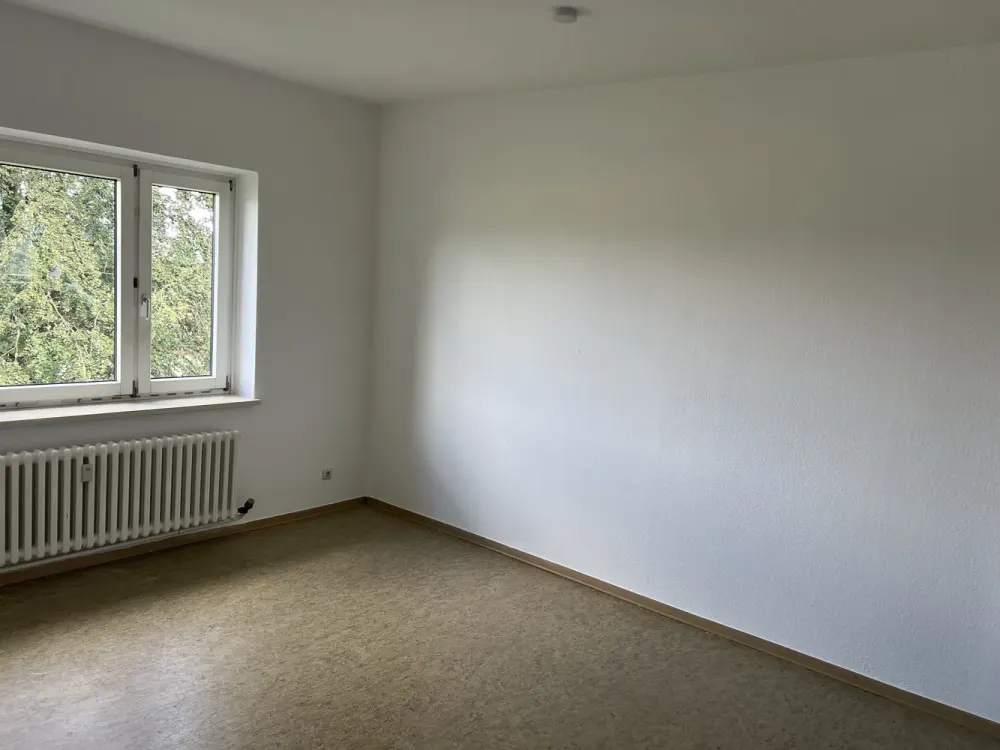 4-Zimmerwohnung im Erdgeschoss unrenoviert